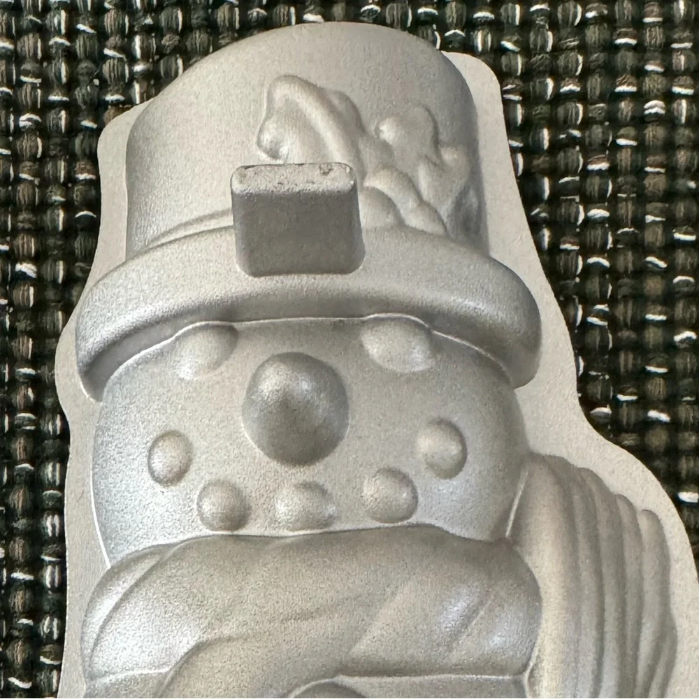 Nordic Ware Snowman Pan - 5 cups - Picture 6 of 6